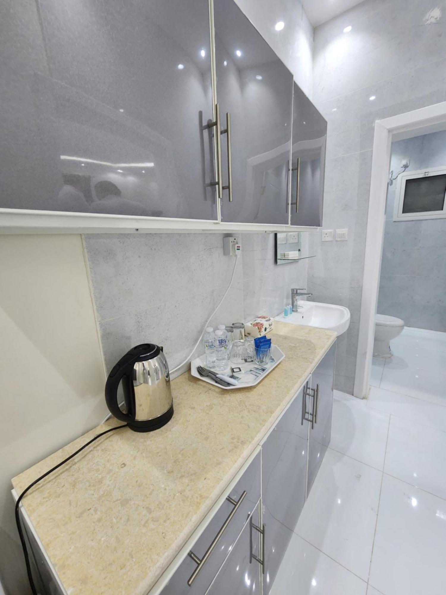 Yaqoot Al Madina Suites Al Awali Exterior photo