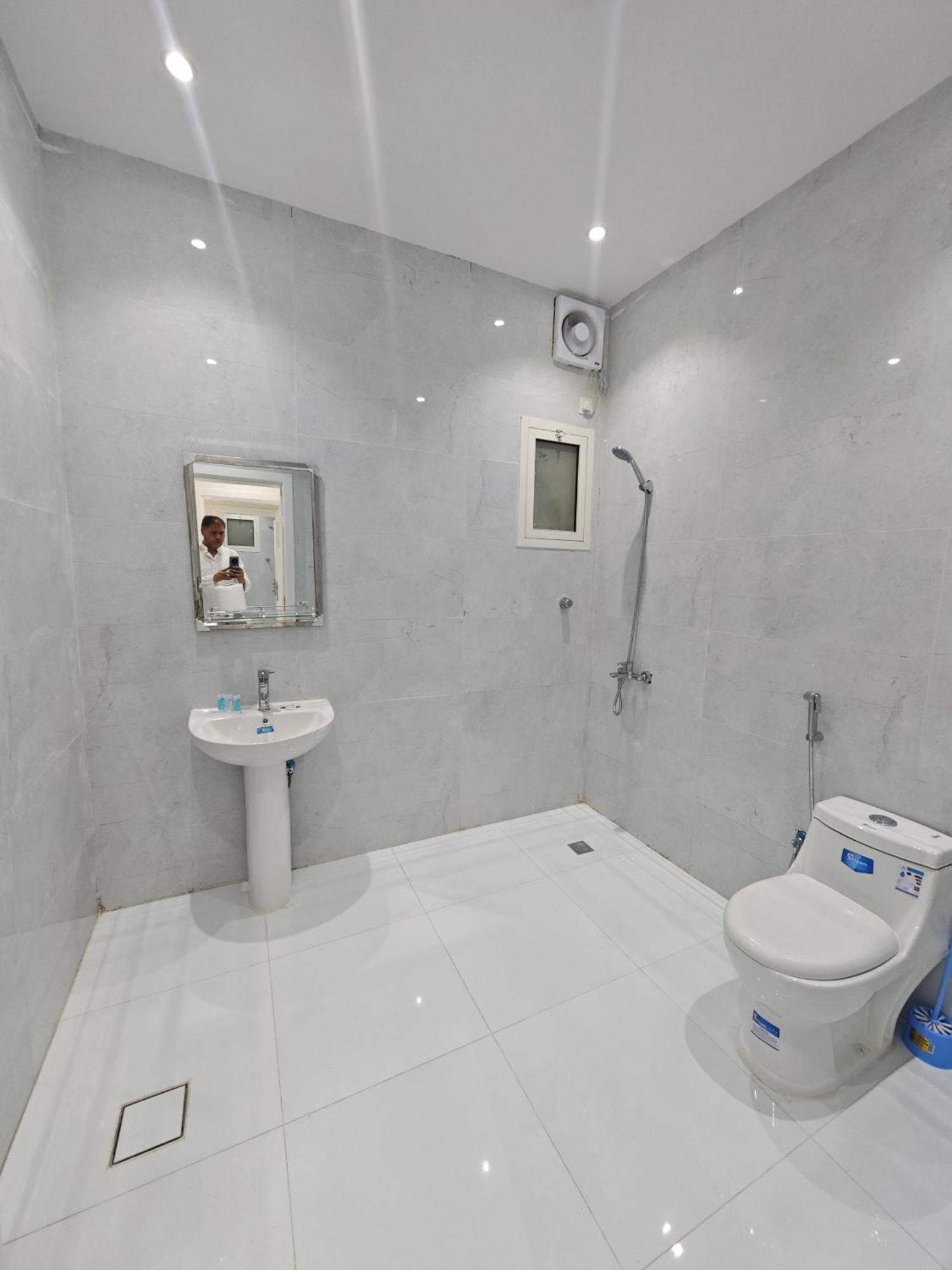 Yaqoot Al Madina Suites Al Awali Exterior photo